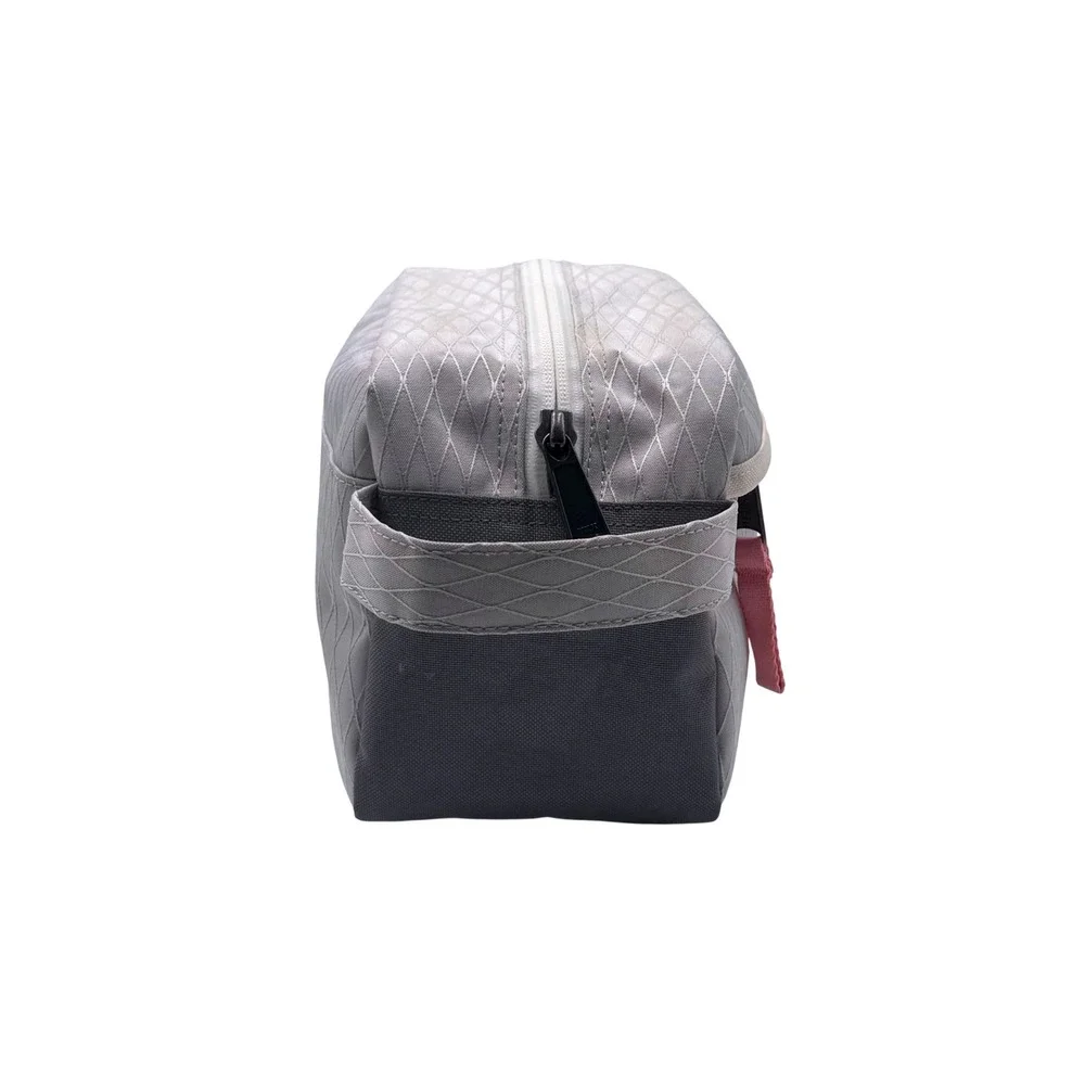 Herschel Chapter Travel Kit Toiletry Bag White Gray Diamond Pattern Pink Zipper